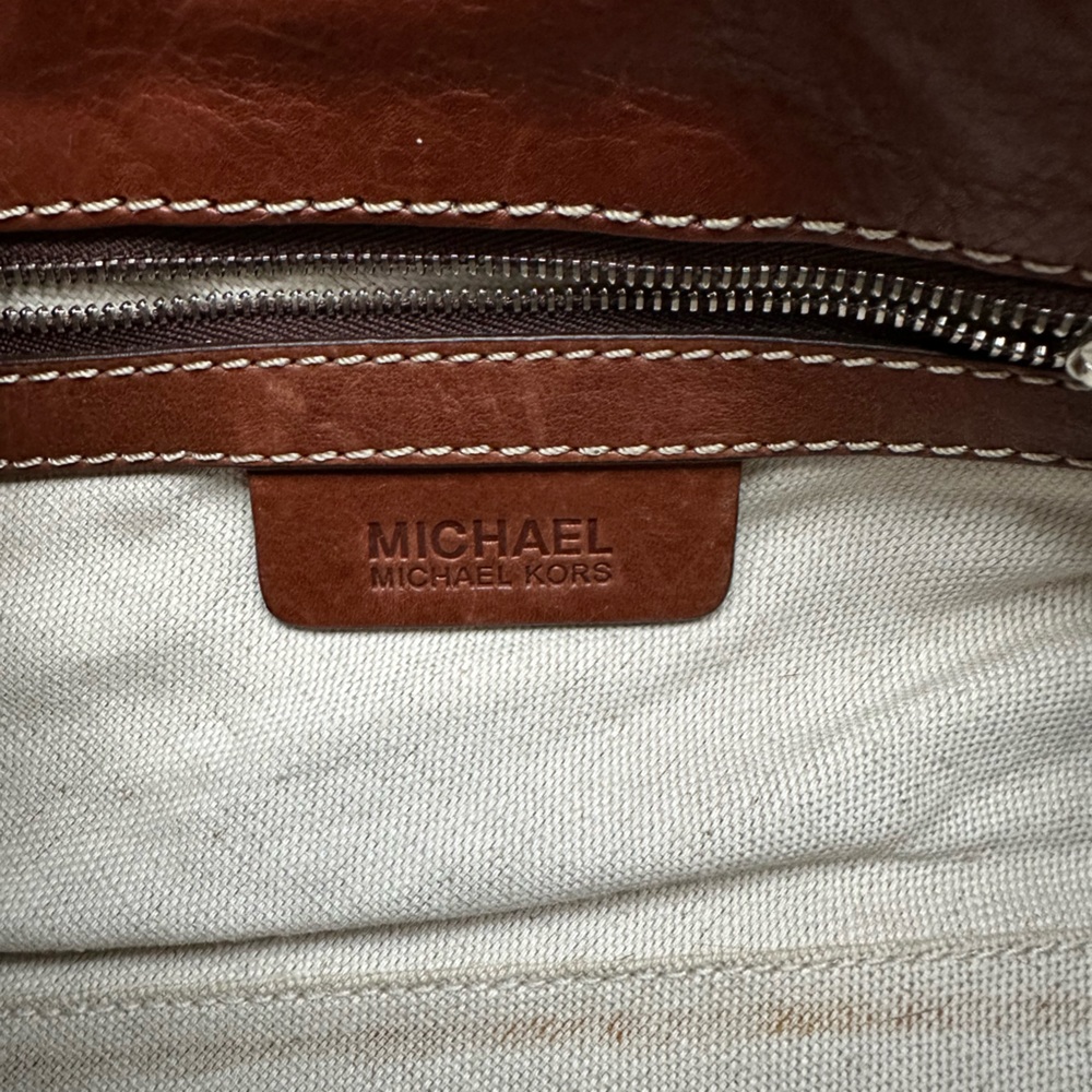 Perfect for fall & winter Michael Michael Kors brown cowhide bag. - Picture 7 of 9